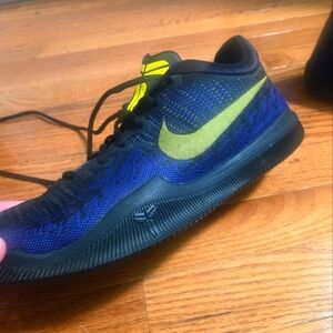 Kobe Bryant Nike Basketball Shoes Size 11.5M